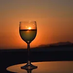 Prázdninový dům White Ibex - Romantic Vineyard Hideaway With Sea & Sunset Views
