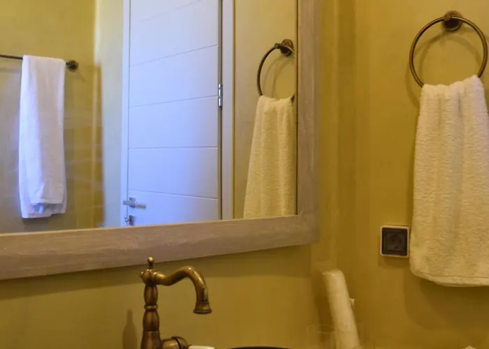 White Ibex * Emporio (Santorini)