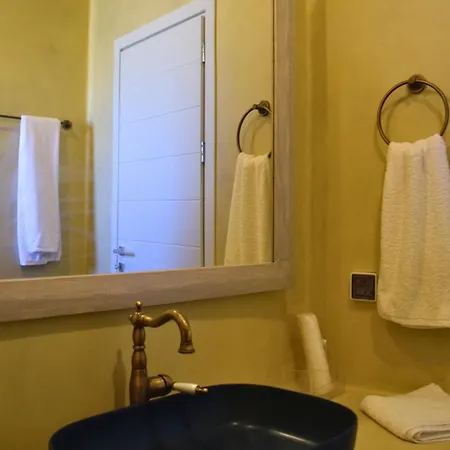 White Ibex * Emporio (Santorini)